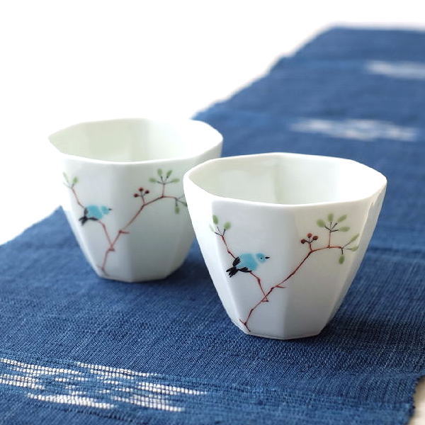 湯呑み 湯呑 おしゃれ 陶器 磁器 2個 セット 八角 小さめ 有田焼 日本製 湯のみ 湯飲み茶碗 和食器 和風 焼き物 錦つぐみ鳥 八角湯呑 2個セット [msg6988]