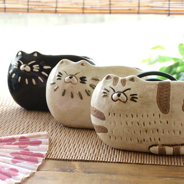 蚊取り線香ホルダー おしゃれ 陶器 ねこ ネコ 蚊遣り 蚊遣り器 蚊取り線香入れ 立て 縦型 かわいい 蚊取線香 焼き物 陶器の蚊遣り 縦型ネコ3タイプ [mtl1139]