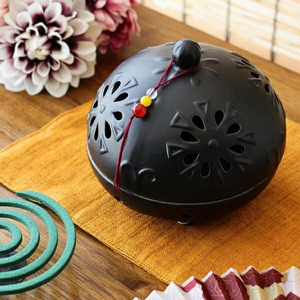 蚊取り線香入れ おしゃれ 陶器 蚊遣り 蚊やり 蚊遣り器 蚊遣器 蚊取り線香ホルダー 和風 かわいい 蚊取線香 立て スタンド シンプル 陶器の蚊遣り クレマチス [mtl2828]