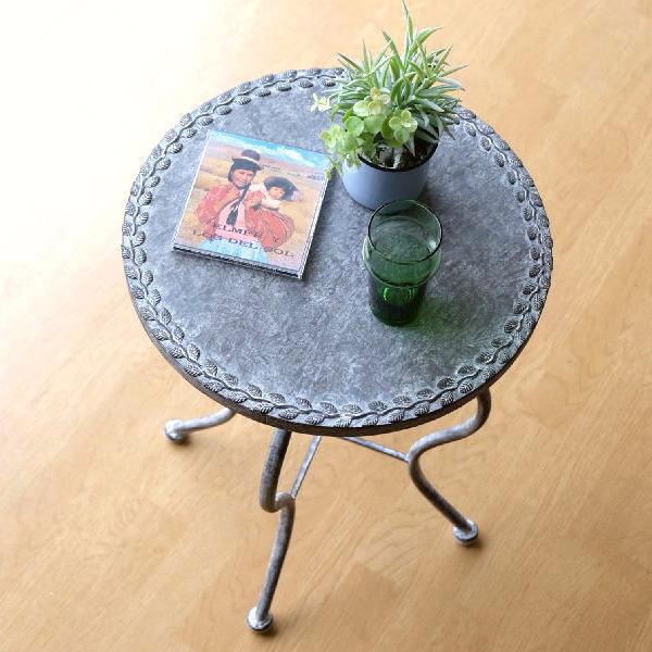 ガーデンテーブル アイアン アンティーク 屋外 室内 直径40cm 丸テーブル 円形 サイドテーブル 花台 グレー レトロ 庭 園芸 ベランダ テラス シャビーなアイアンのリーフテーブル [mty6717]