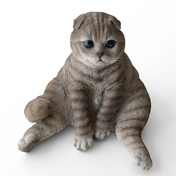 猫 置物 オブジェ 垂れ耳 リアル 大きい お座りポーズ 癒し インテリア 樹脂製 可愛い まったりなスコティッシュフォールドの置物 【送料無料】 [nrv7527]