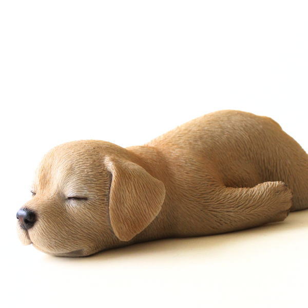 犬 置物 子犬 オブジェ ラブラドールレトリバー すやすや眠る姿 寝てる 可愛い リアル 小さい 雑貨 犬好き ギフト プレゼント スヤスヤ子犬の置物 [nrv8474]