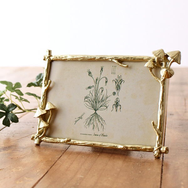 フォトフレーム 写真立て おしゃれ かわいい 横置き フォトスタンド 卓上 アイアン 立体 レトロ クラシック アイアンゴールドのフォトフレーム きのこ [spc2003]