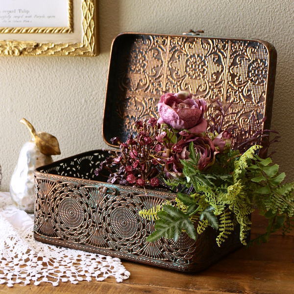 小物入れ ふた付き レトロ 卓上 おしゃれ 整理収納ボックス 小物収納ケース 救急箱 コレクションケース ヴィンテージ 四角 長方形 アンティークな蓋付ブリキボックス [spc3481]