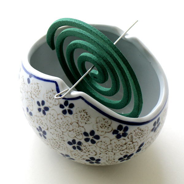 蚊取り線香入れ おしゃれ 陶器 梅 蚊遣り 蚊やり 蚊遣り器 蚊遣器 蚊取り線香ホルダー 和風 かわいい 陶器かやり 梅花 [swa4116]