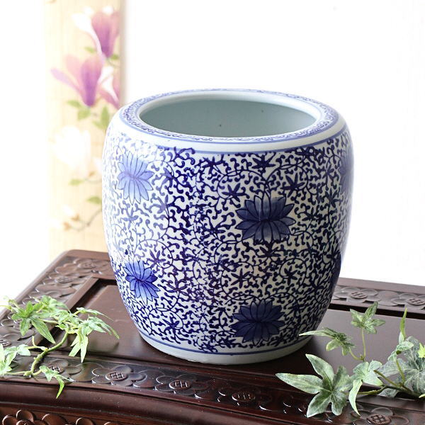 植木鉢 おしゃれ 陶器 火鉢 陶器鉢 メダカ鉢 金魚鉢 丸型 和風 観葉植物 鉢カバー プランターカバー 穴なし 水鉢 植木鉢カバー 睡蓮鉢 深め 陶器の染付 深火鉢 大花柄 [swa5718]