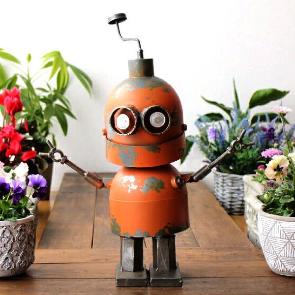 ロボット 置物 ガーデン オーナメント シャビー アンティーク オブジェ インテリア 雑貨 玄関 庭 ディスプレイ アイアン 光る 可愛い 揺れる ダンス ソーラーライト付き ロボットの置物 A 【送料無料】 [toy2448]