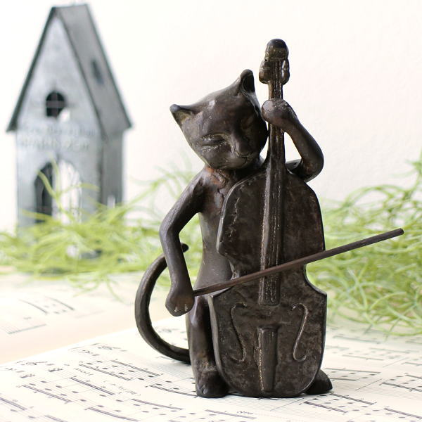 猫 置物 オブジェ チェロ 猫雑貨 真鍮 ブロンズ仕上げ レトロ アンティーク インテリア雑貨 音楽 楽器 小さい 高級感 ディスプレイ ブラス チェロを奏でるねこの置物 [toy6483]
