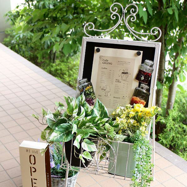 サインスタンド アイアン おしゃれ マグネットボード イーゼル風 バスケット付き かわいい イーゼル風マグネットボードスタンド 【送料無料】 [toy6631]