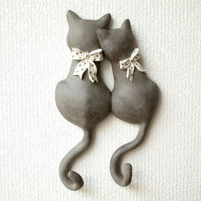 壁掛けフック ウォールフック 猫雑貨 ネコ ねこ 壁掛け キーフック 帽子掛け 鍵掛け アジアン雑貨 かわいい アンティーク レトロ ペアネコのテールフック リボン [toy9505]