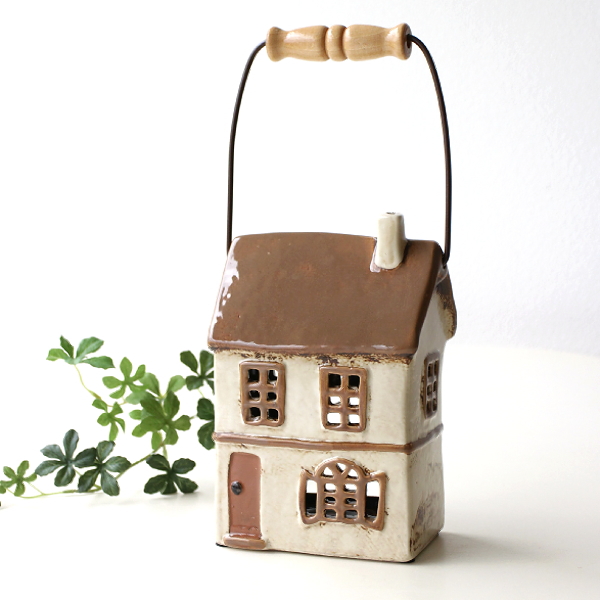 キャンドルホルダー 家 おうち ハウス 陶器 アンティーク 北欧 おしゃれ 持ち手付き 屋外 ガーデン 庭 玄関 オブジェ 置物 可愛い レトロ ランタン 陶器のメルヘンハウス ハンドル付きキャンドルハウス Ｄ [toy9806]