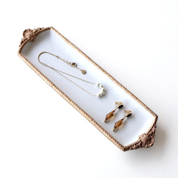 トレー トレイ アクセサリートレイ おしゃれ アンティーク調 樹脂 クラシック シンプル 卓上 机上 プレート クラシックなホワイトトレイ [vin6975]