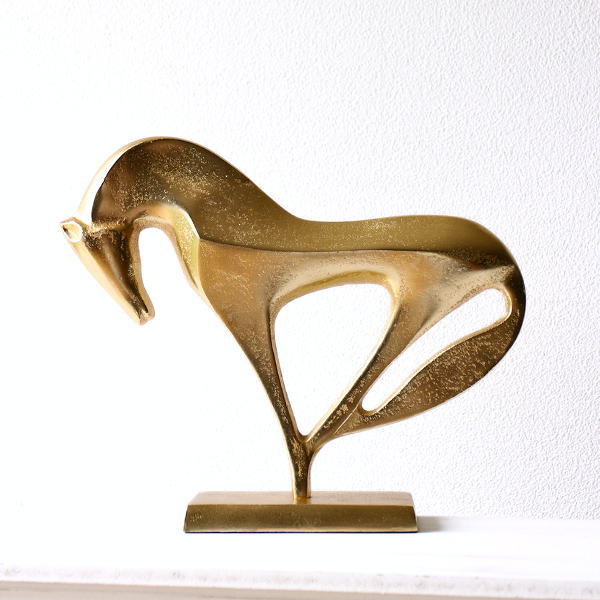 干支 午 馬 置物 ゴールド 玄関 金属 アルミ 金色 おしゃれ モダン 干支飾り 飛躍 開運 オブジェ 置き物 飾り物 現代アート スタイリッシュなゴールドの馬の置物 【送料無料】 [vin9643]