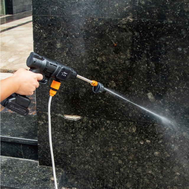 新型コードレス式高圧洗浄機プラス