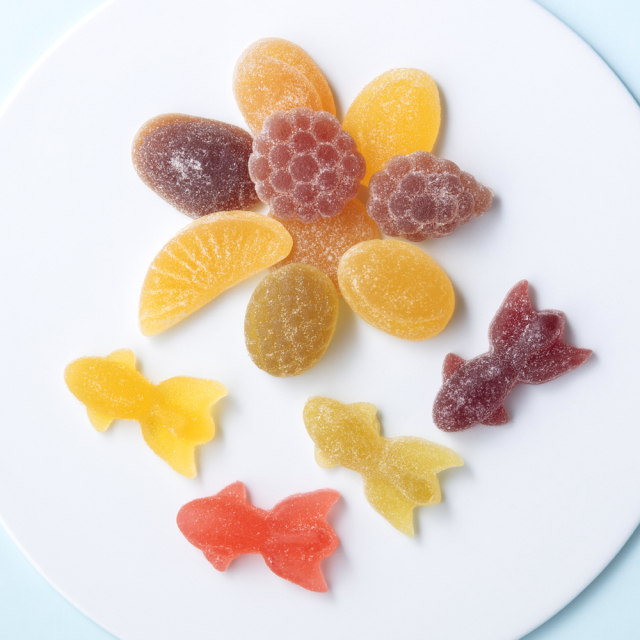 カステラと羊羹と恵みのしずく Amazon.co.jp: 西洋菓子鹿鳴館 手提げ付 恵みのしずく 22個入2箱