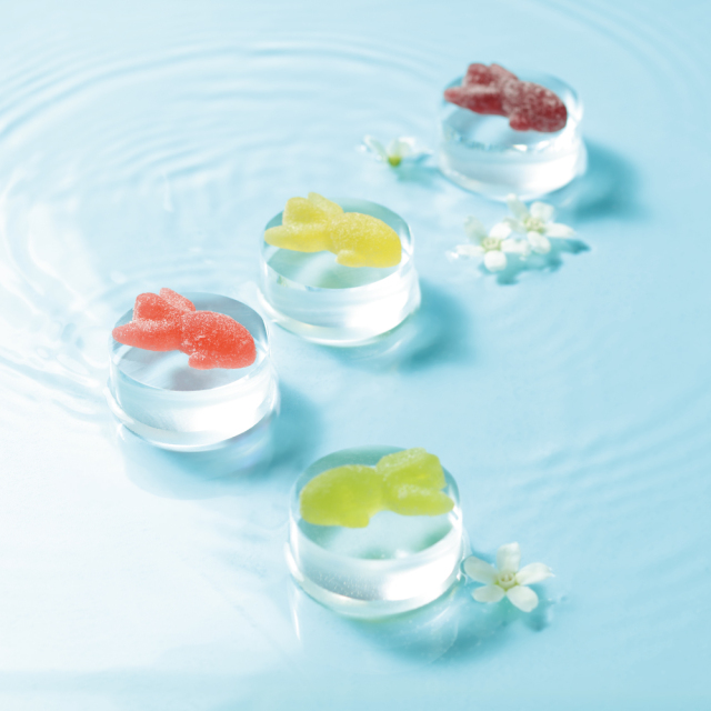 カステラと羊羹と恵みのしずく Amazon.co.jp: 西洋菓子鹿鳴館 手提げ付 恵みのしずく 22個入2箱