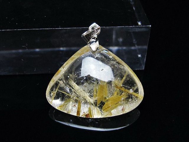 ゴールドタイチンルチルペンダント[T134-3964]