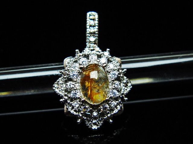 ファイナルグレード金針ルチル水晶ペンダント[T134-4386]