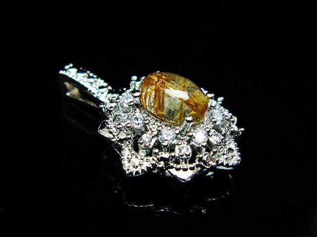 ファイナルグレード金針ルチル水晶ペンダント[T134-4386]