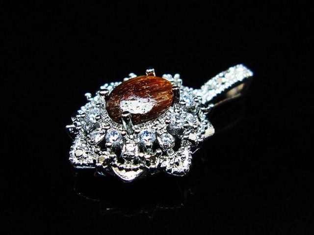 ファイナルグレード金針ルチル水晶ペンダント [t134-4395]