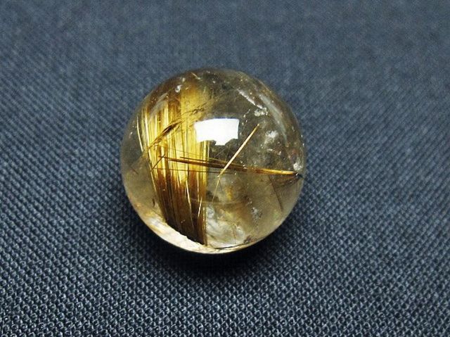 ゴールドタイチンルチル入り水晶丸玉 16mm [T145-2248]