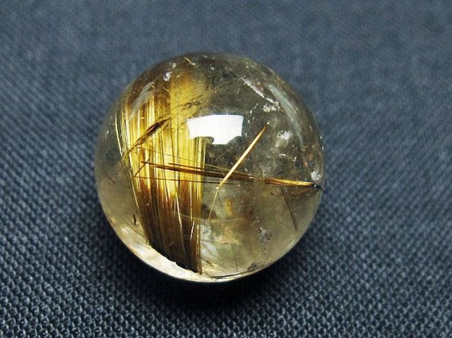 ゴールドタイチンルチル入り水晶丸玉 16mm [T145-2248]