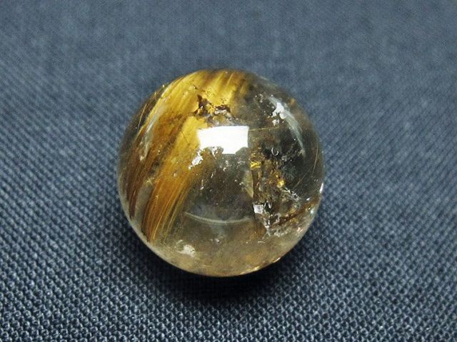 ゴールドタイチンルチル入り水晶丸玉 16mm [T145-2248]