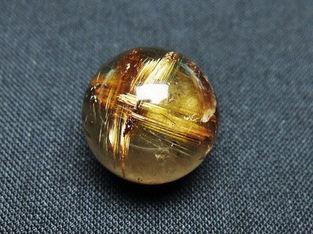 ゴールドタイチンルチル入り水晶丸玉 16mm [t145-2284]