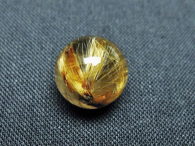ゴールドタイチンルチル入り水晶丸玉 12mm [T145-2349]