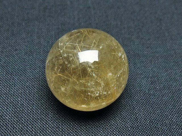 ゴールドタイチンルチル入り水晶丸玉 23mm [T145-2393]