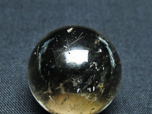 ゴールドタイチンルチル入り水晶丸玉 24mm [T145-2398]
