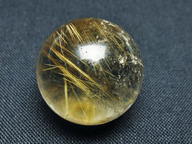 ゴールドタイチンルチル入り水晶丸玉 22mm [T145-2410]