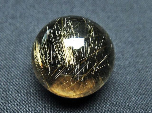 ゴールドタイチンルチル入り水晶丸玉 19mm [T145-2457]