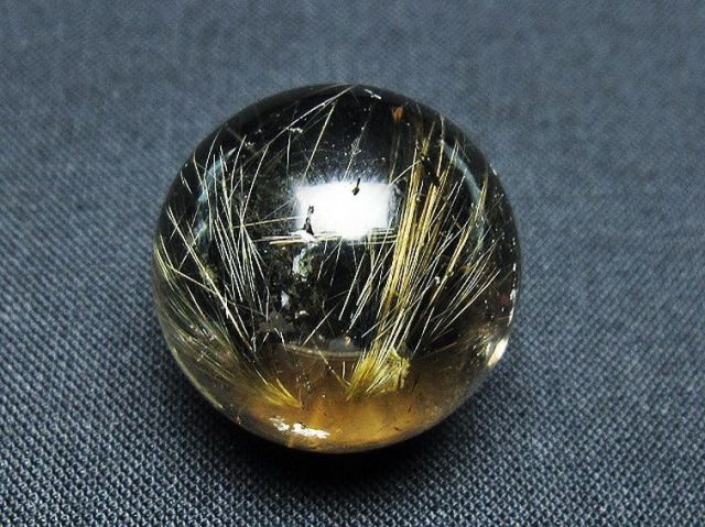 ゴールドタイチンルチル入り水晶丸玉 23mm [T145-2493]