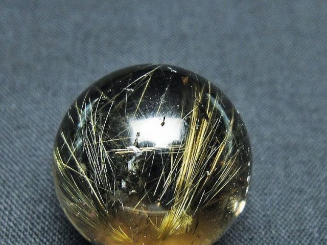 ゴールドタイチンルチル入り水晶丸玉 23mm [T145-2493]