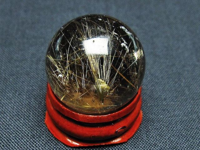 ゴールドタイチンルチル入り水晶丸玉 23mm [T145-2493]