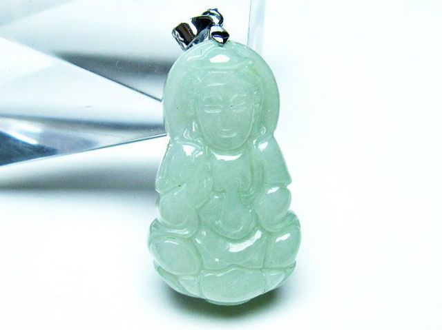 糸魚川翡翠観音ペンダント[T146-3429]