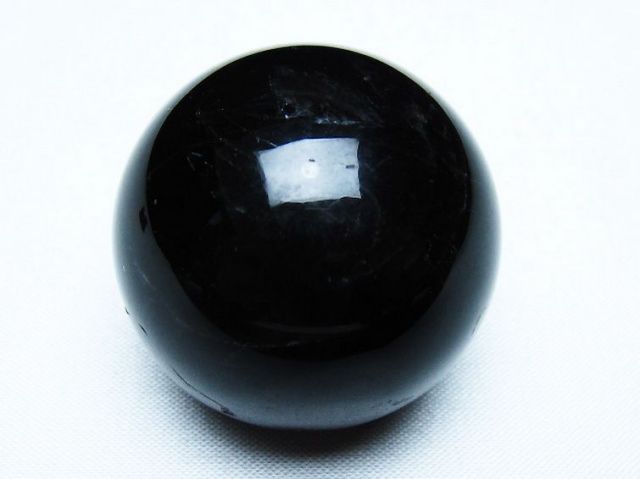ang3　純天然モリオン　黒水晶　丸玉　大玉2.4Kg　木製台座付き！ モリオン（黒水晶）丸玉 置き石 台座付き 直径7.4cm | うさぎ屋