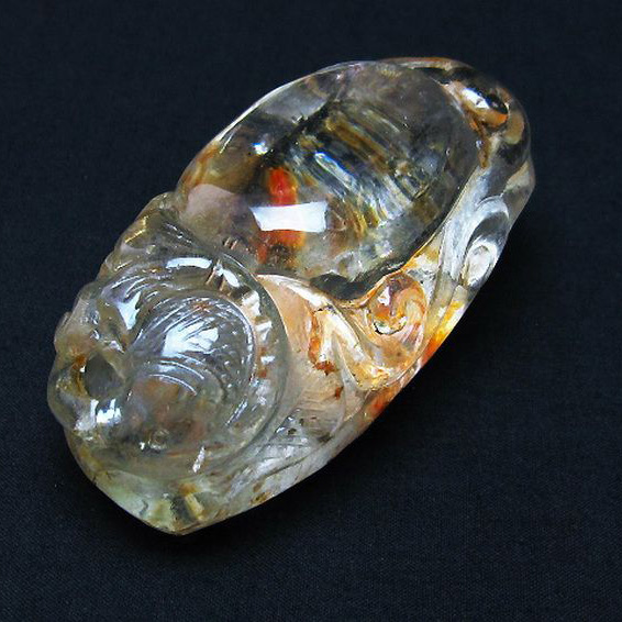 虹入り ヒマラヤ水晶 手彫り魚 置物[T261-1114]