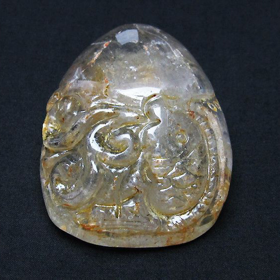 ヒマラヤ水晶 手彫り 魚 置物[T261-1144]