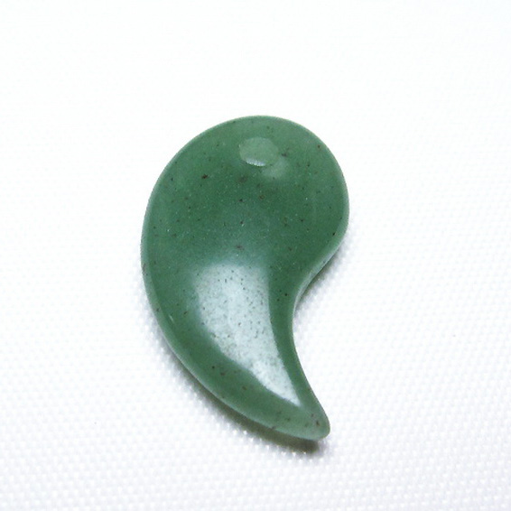 勾玉　翡翠 Amazon.co.jp: 糸魚川翡翠 勾玉 置物 小滝産 80mm (theory xyz