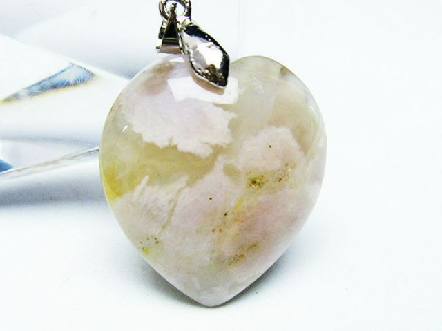 桜瑪瑙 チェリーブロッサムアゲート 桜メノウ 極大彫刻置物 カエル 金