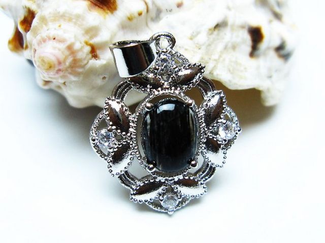 0410196 ブラックルチルインクォーツ六角柱、14.8＊54ミリ ブラック