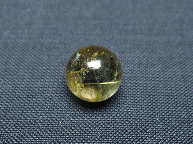 ゴールドタイチンルチル入り水晶丸玉 10mm [T355-1161]