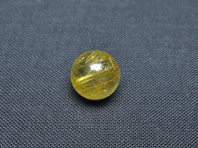 ゴールドタイチンルチル入り水晶丸玉 10mm [t355-1174]