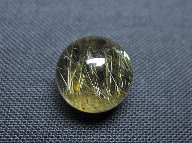 ゴールドタイチンルチル入り水晶丸玉 10mm [T355-1183]