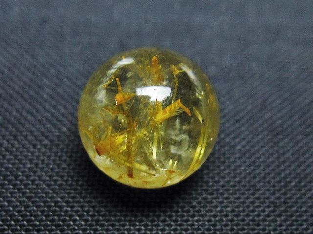 購入不可予約ゴールドタイチンルチル水晶(13.5～14.9㍉16.6㌢)天然石 パワーストーン 天然石 ゴールドタイチンルチル入り水晶丸玉