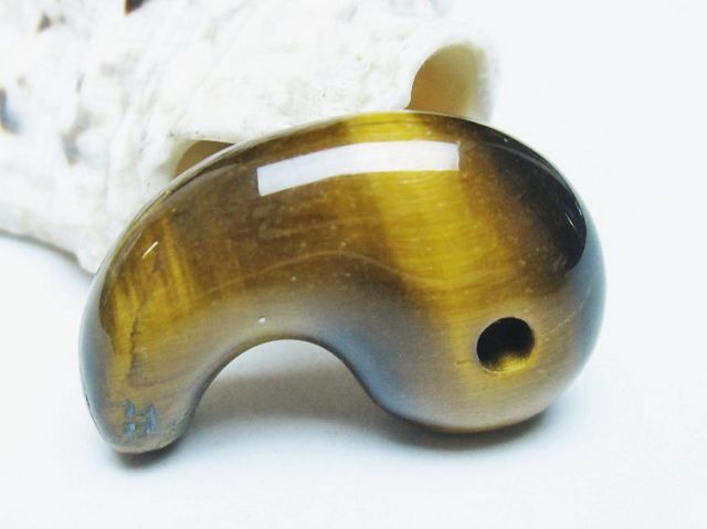 タイガーアイ※黄虎目石勾玉 [t356-1799]