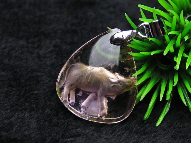 アメトリン十二支「丑」彫刻入りペンダント[T365-432]