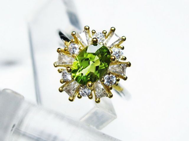 専用JG35★高級 ペリドット2.58ct ダイヤ pt ヘッド 鑑別付 JG35☆高級 ペリドット2.58ct ダイヤ pt ヘッド 鑑別付 - メルカリ